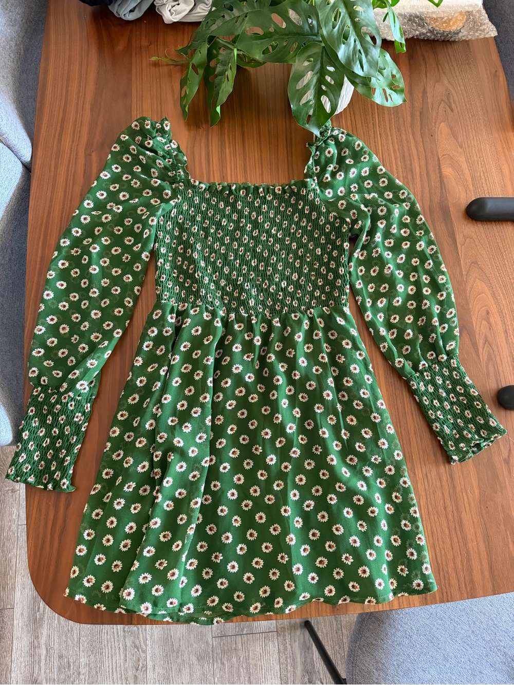 Green Daisy Smocked Long-Sleeve Dress